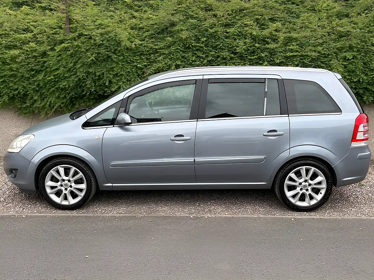 Used 2008 Vauxhall Zafira Design Silver - Interior and Exterior details 3