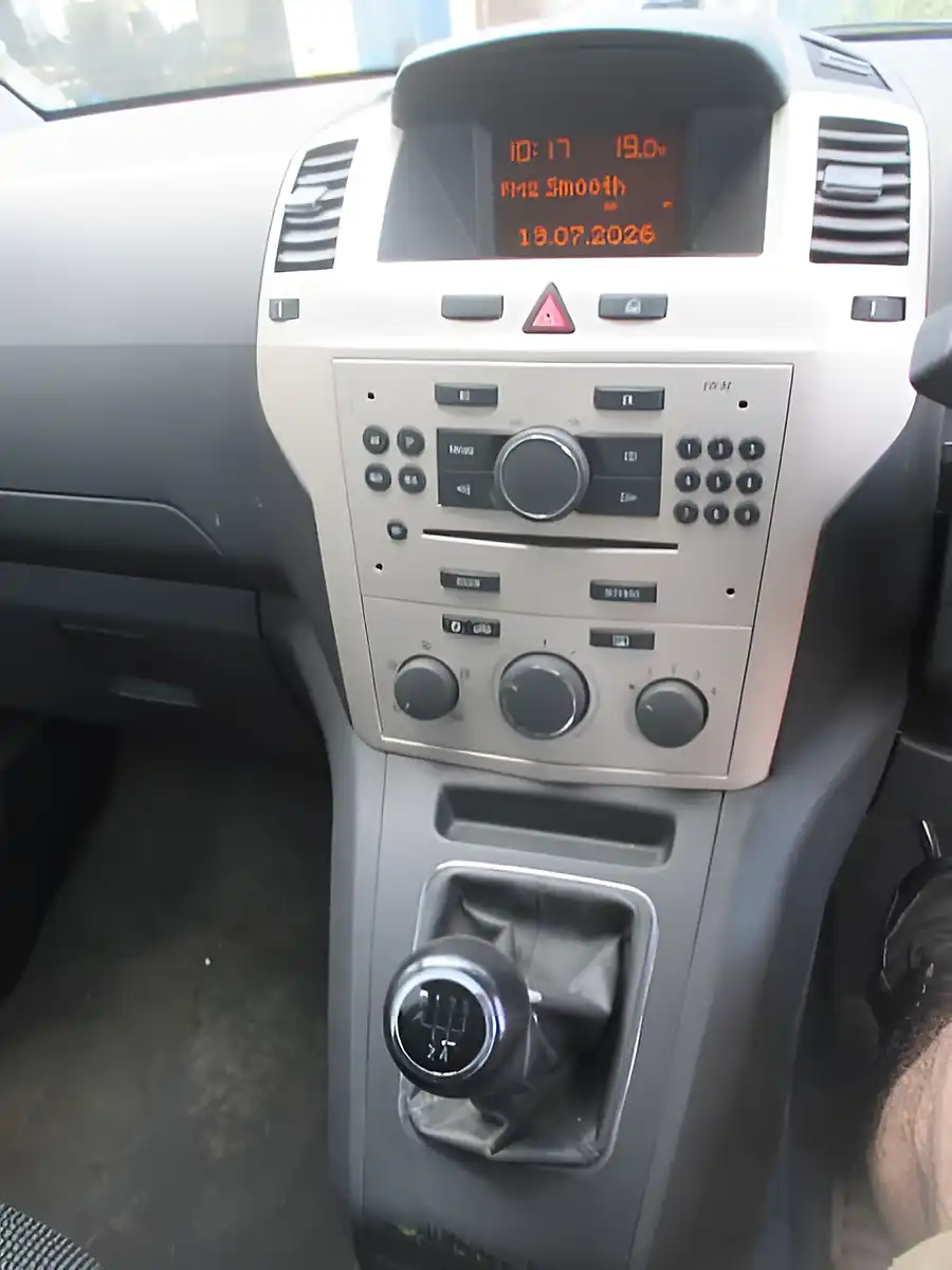 Used 2008 Vauxhall Zafira Life Silver - Interior and Exterior details 11
