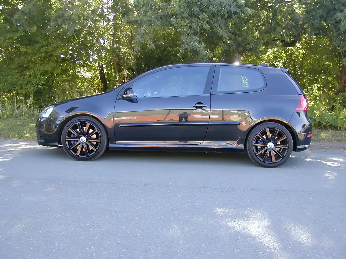 Used 2008 Volkswagen Golf R32 Black - Interior and Exterior details 7