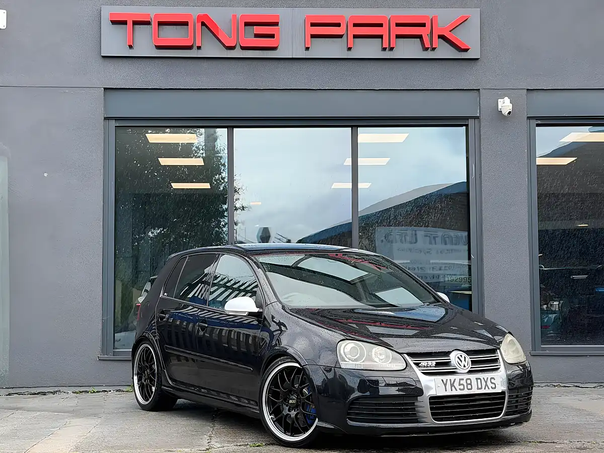 Used 2008 Volkswagen Golf R32 Black - Front View