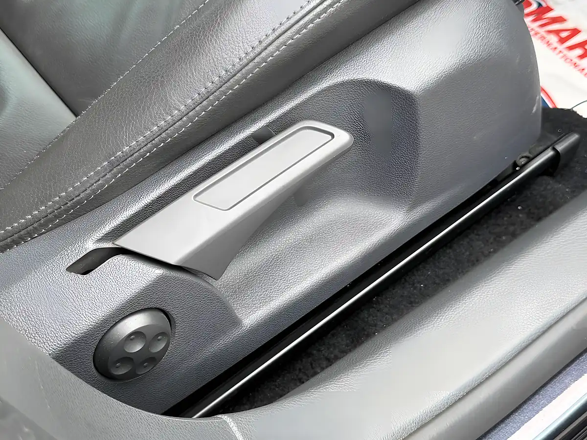 Used 2008 Volkswagen Golf R32 Black - Interior and Exterior details 13