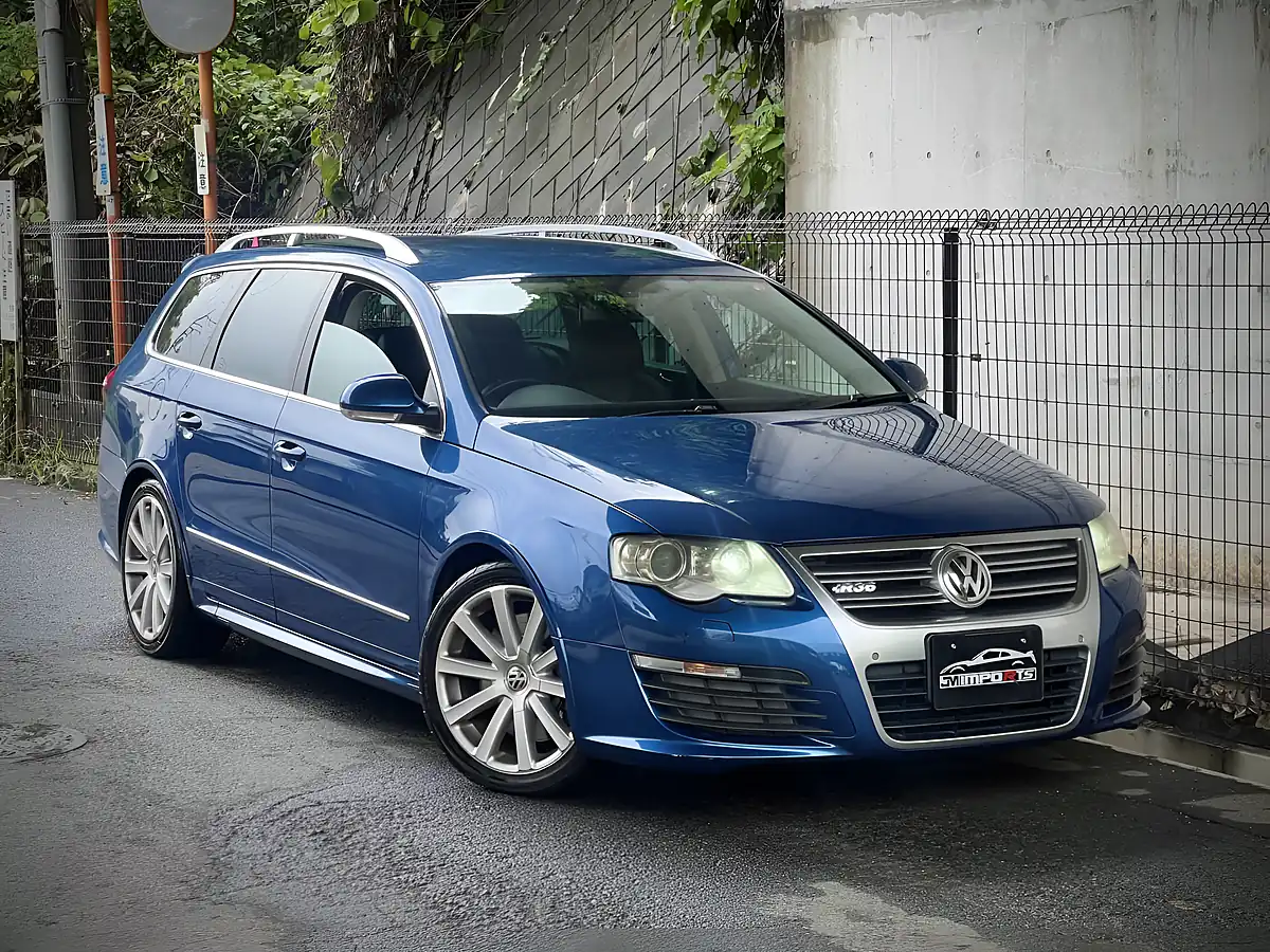 Used 2008 Volkswagen Passat R36 Blue - Front View