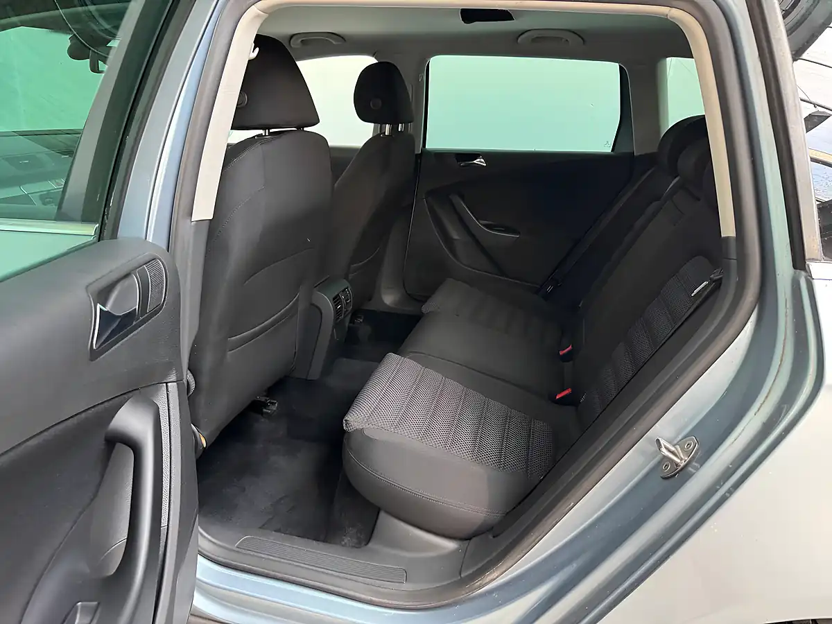 Used 2008 Volkswagen Passat Sport Graphite Blue - Interior and Exterior details 9