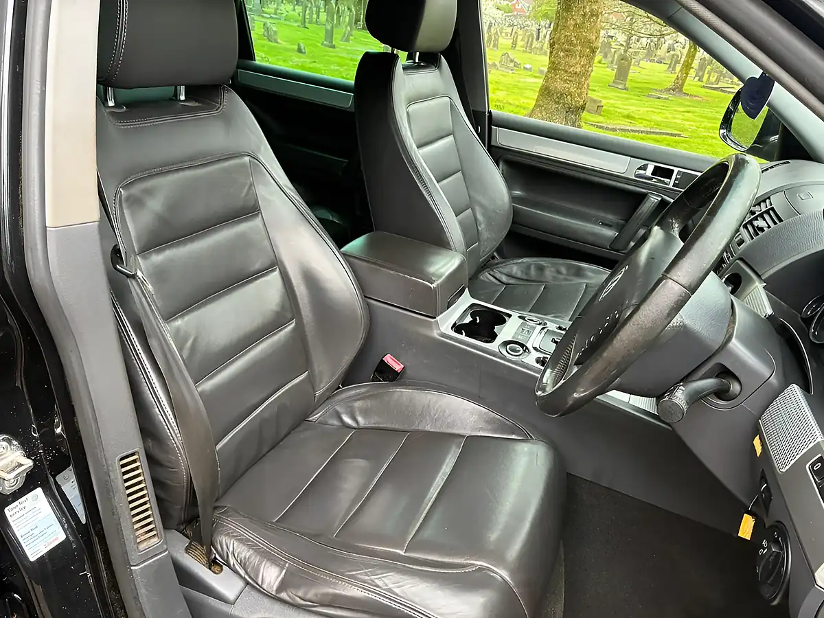 Used 2008 Volkswagen Touareg R50 Black - Interior and Exterior details 11