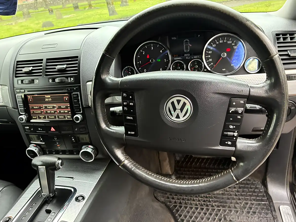 Used 2008 Volkswagen Touareg R50 Black - Interior and Exterior details 12