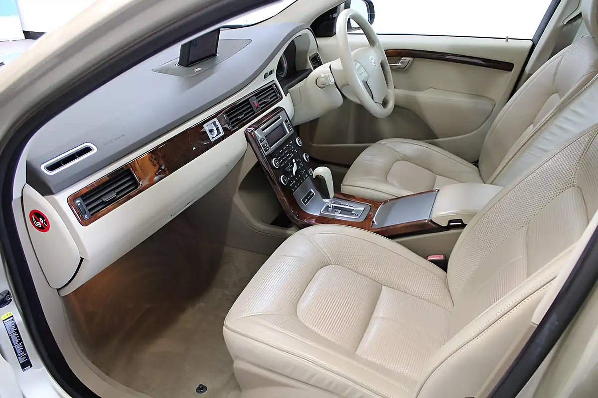 Used 2008 Volvo S80 Executive Gold - Interior and Exterior details 14