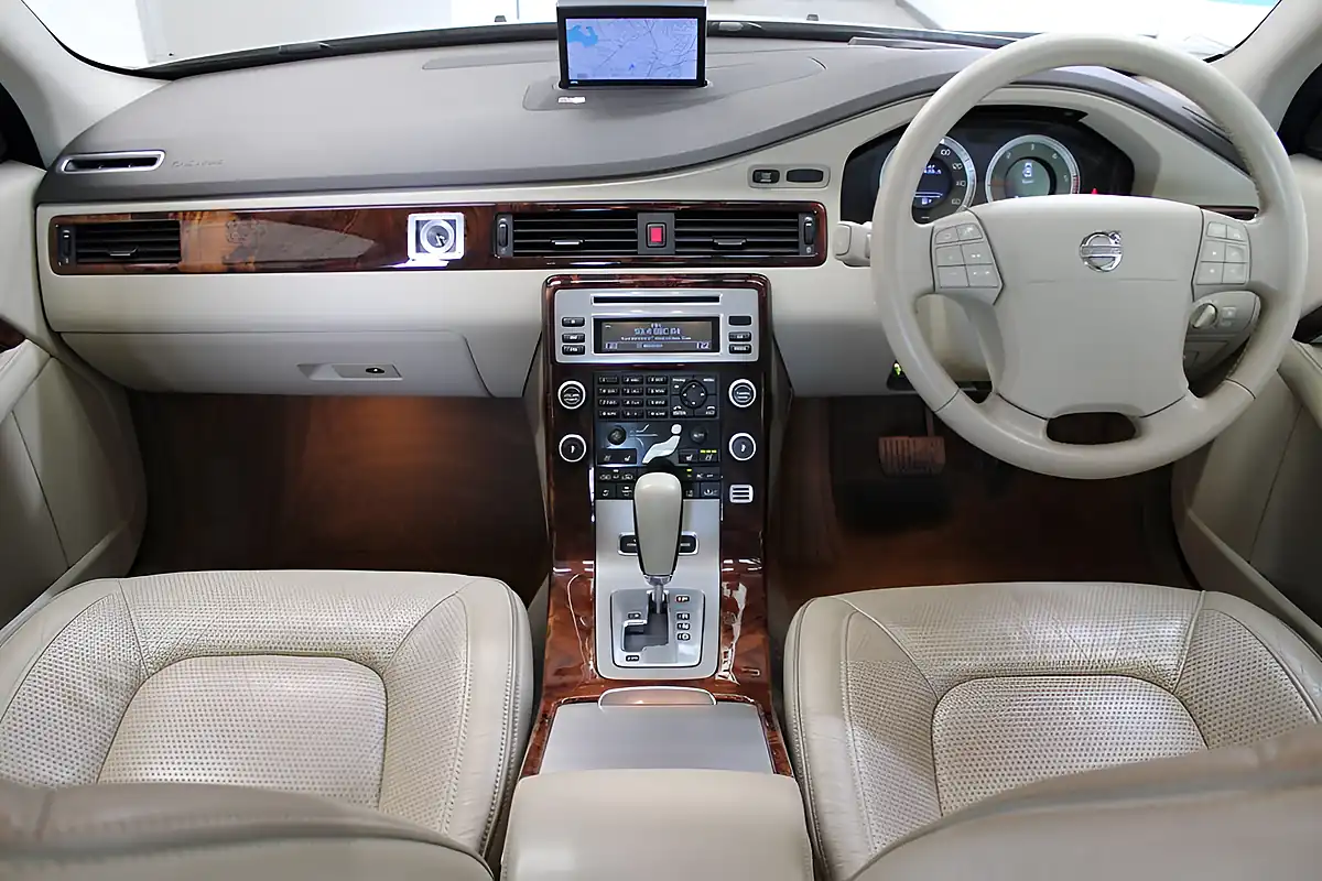 Used 2008 Volvo S80 Executive Gold - Interior and Exterior details 16