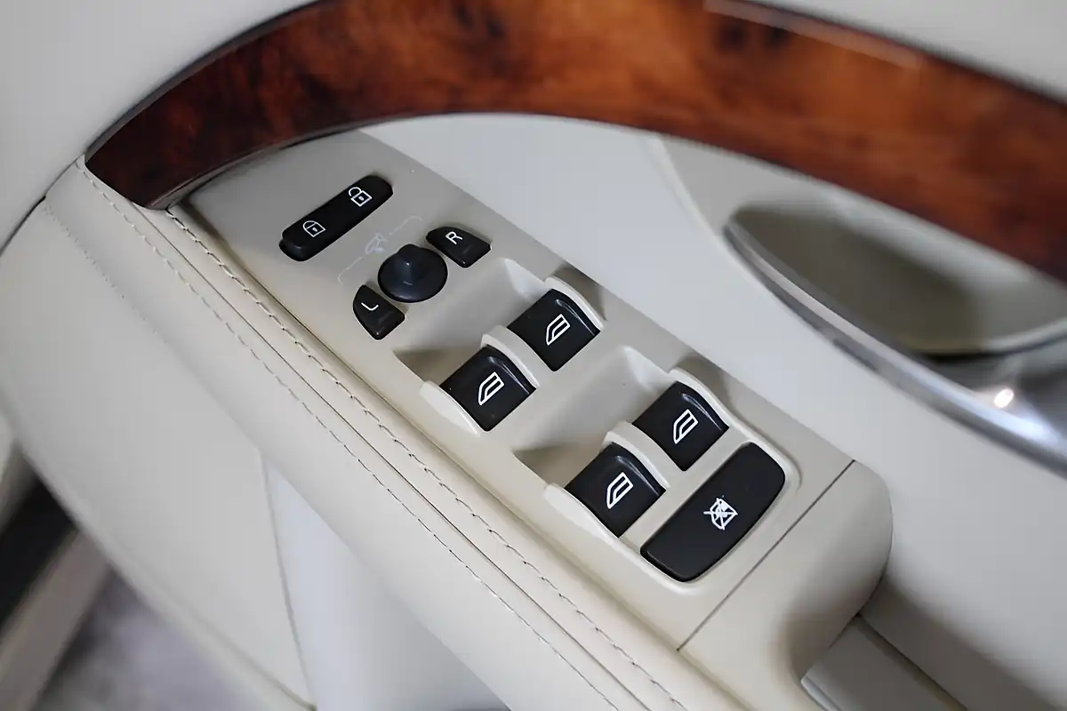 Used 2008 Volvo S80 Executive Gold - Interior and Exterior details 18