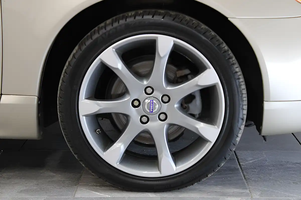 Used 2008 Volvo S80 Executive Gold - Interior and Exterior details 9