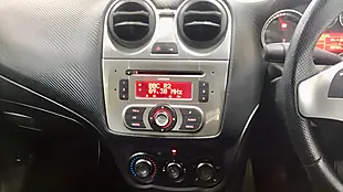 Used 2009 Alfa Romeo Mito Lusso Red - Interior and Exterior details 11