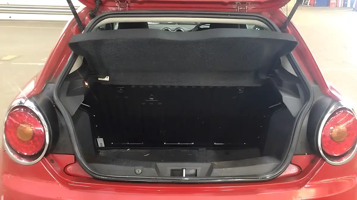 Used 2009 Alfa Romeo Mito Lusso Red - Interior and Exterior details 7