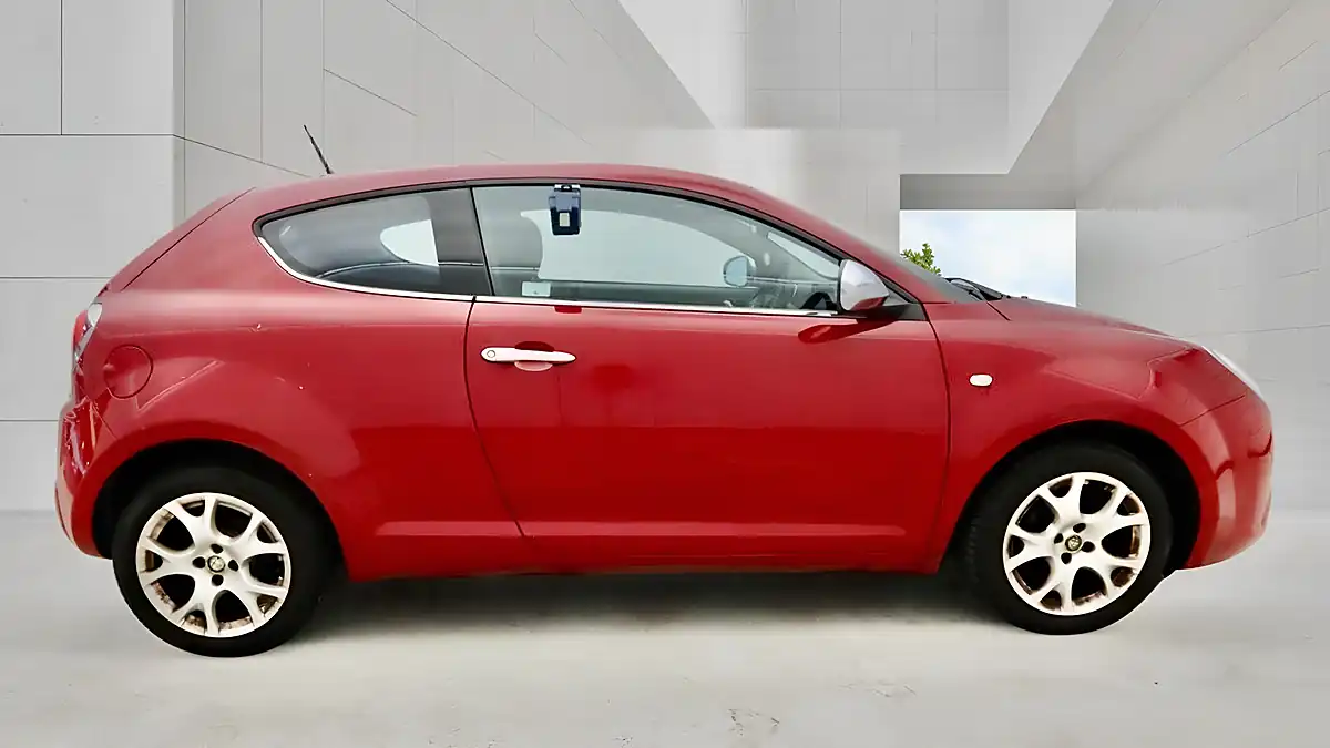 Used 2009 Alfa Romeo Mito Lusso Red - Interior and Exterior details 9
