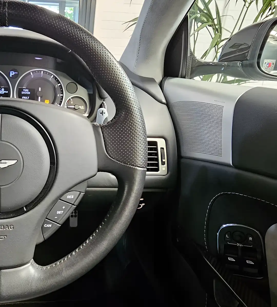 Used 2009 Aston Martin Dbs Coupe Quantum Silver - Interior and Exterior details 16