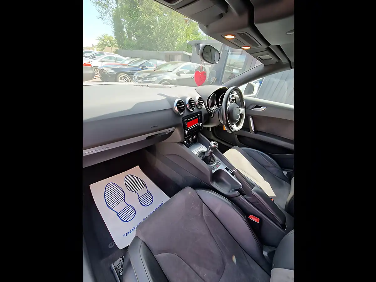 Used 2009 Audi Tt Roadster Silver - Interior and Exterior details 17