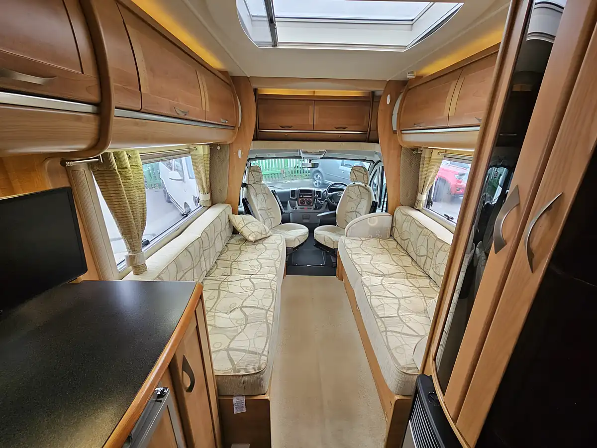 Used 2009 Autotrail Tracker Se Eks White - Interior and Exterior details 7