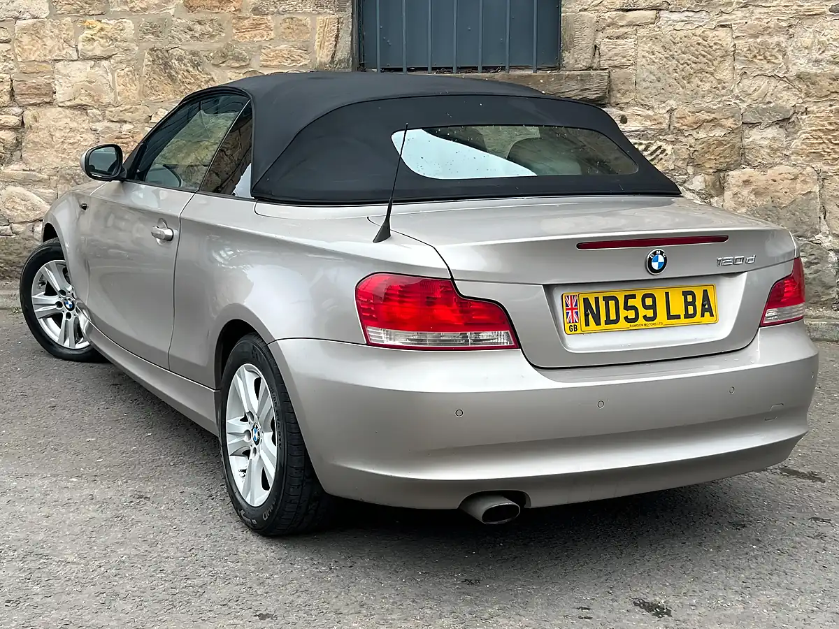Used 2009 BMW 1 Series Se Silver - Interior and Exterior details 4