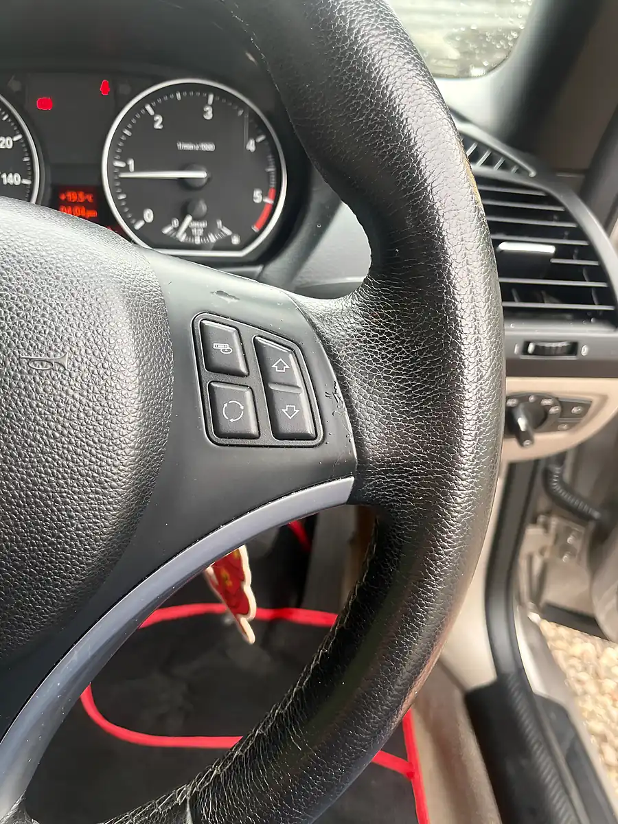 Used 2009 BMW 1 Series Se Silver - Interior and Exterior details 14