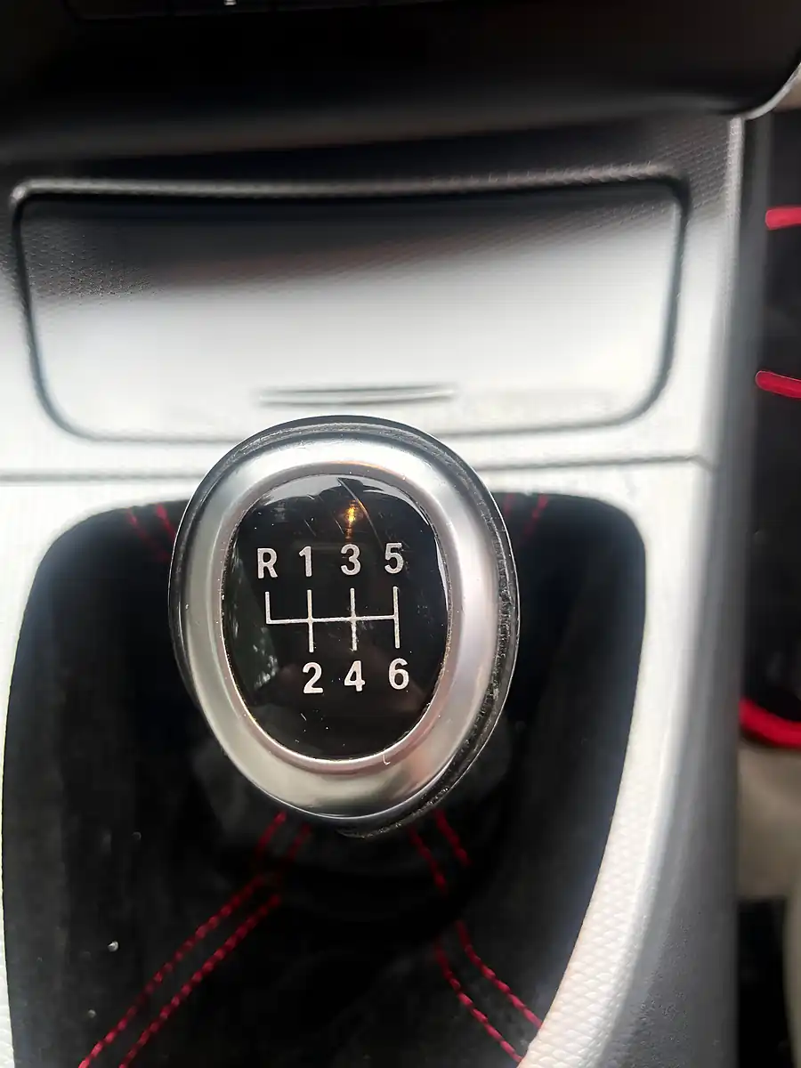 Used 2009 BMW 1 Series Se Silver - Interior and Exterior details 16