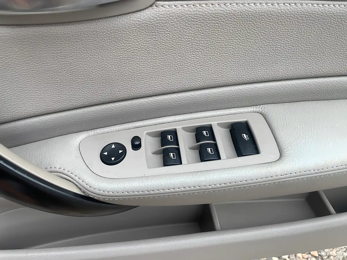 Used 2009 BMW 1 Series Se Silver - Interior and Exterior details 18