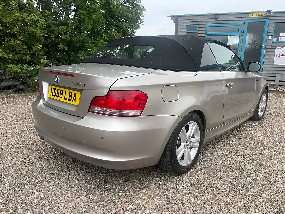 Used 2009 BMW 1 Series Se Silver - Interior and Exterior details 3