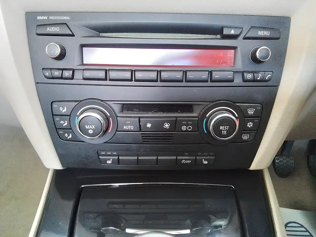 Used 2009 BMW 3 Series Se Atlantic Blue - Interior and Exterior details 17