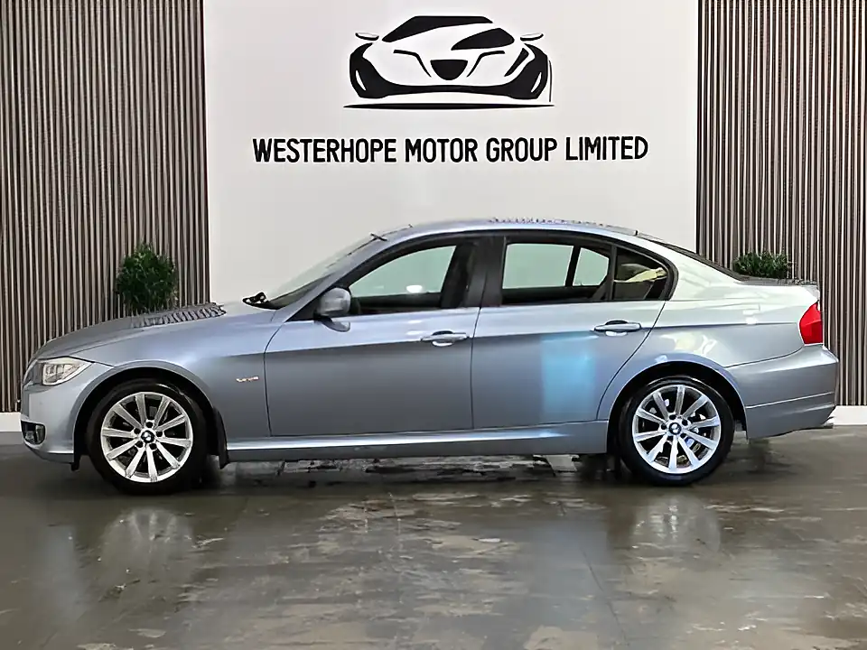 Used 2009 BMW 3 Series Se Blue - Interior and Exterior details 17