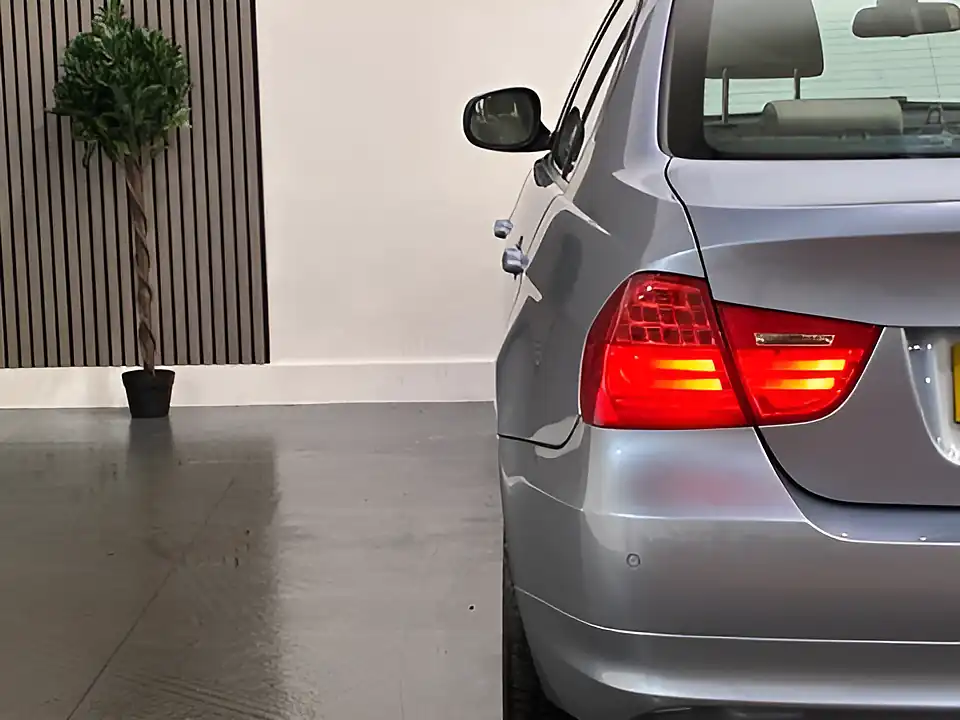 Used 2009 BMW 3 Series Se Blue - Interior and Exterior details 18