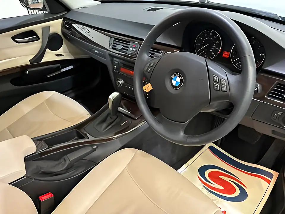 Used 2009 BMW 3 Series Se Blue - Interior and Exterior details 3