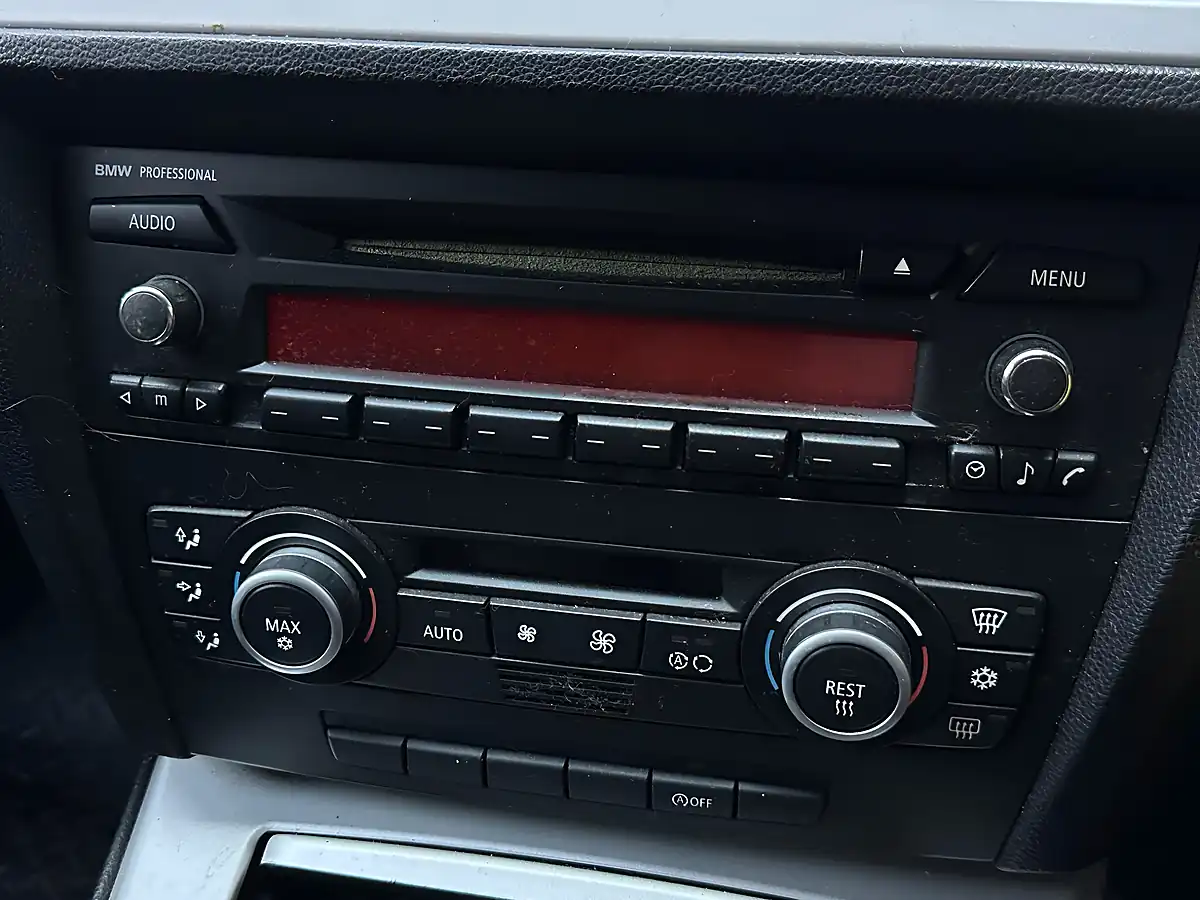 Used 2009 BMW 3 Series Se Blue - Interior and Exterior details 10