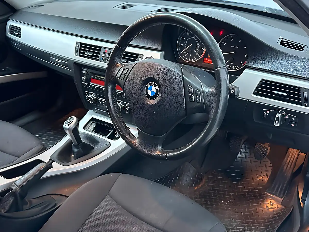 Used 2009 BMW 3 Series Se Blue - Interior and Exterior details 3