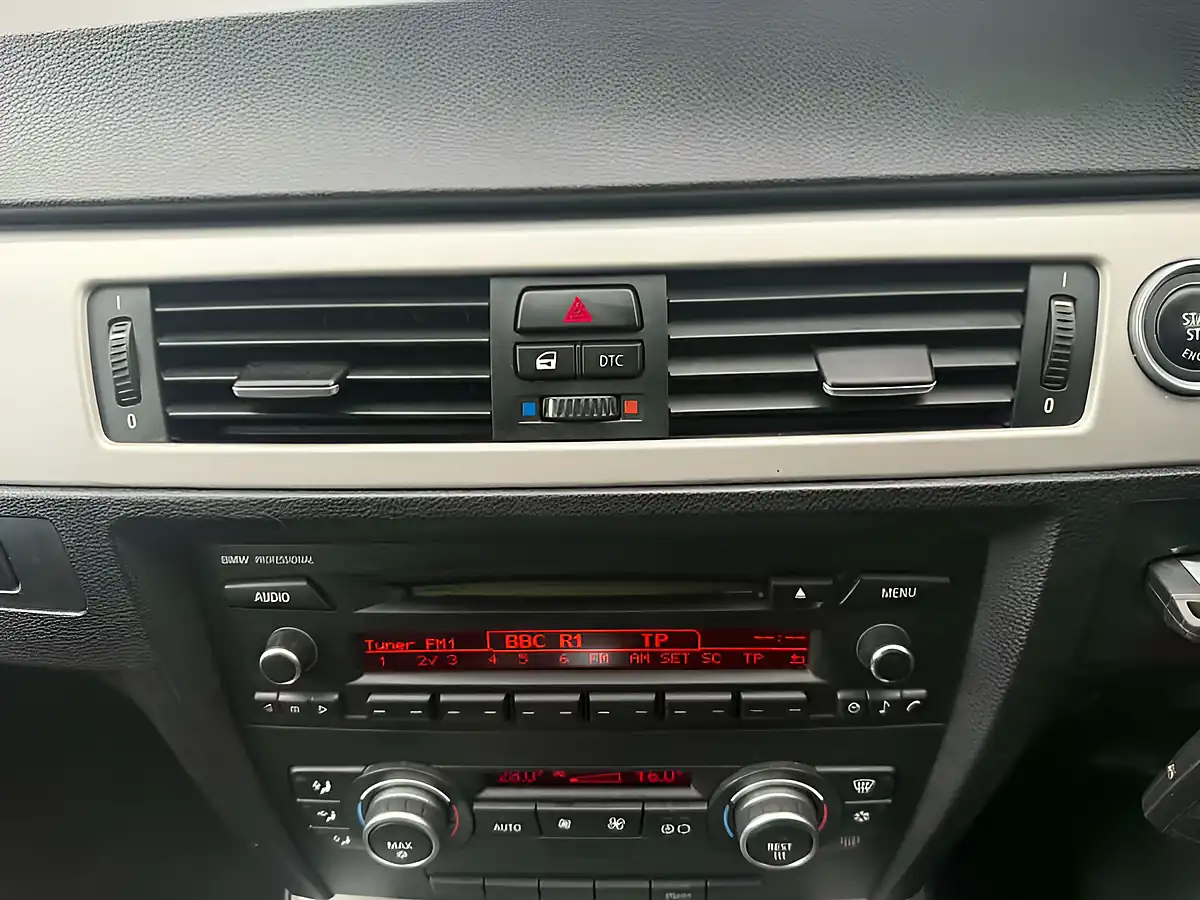 Used 2009 BMW 3 Series Se Silver - Interior and Exterior details 10