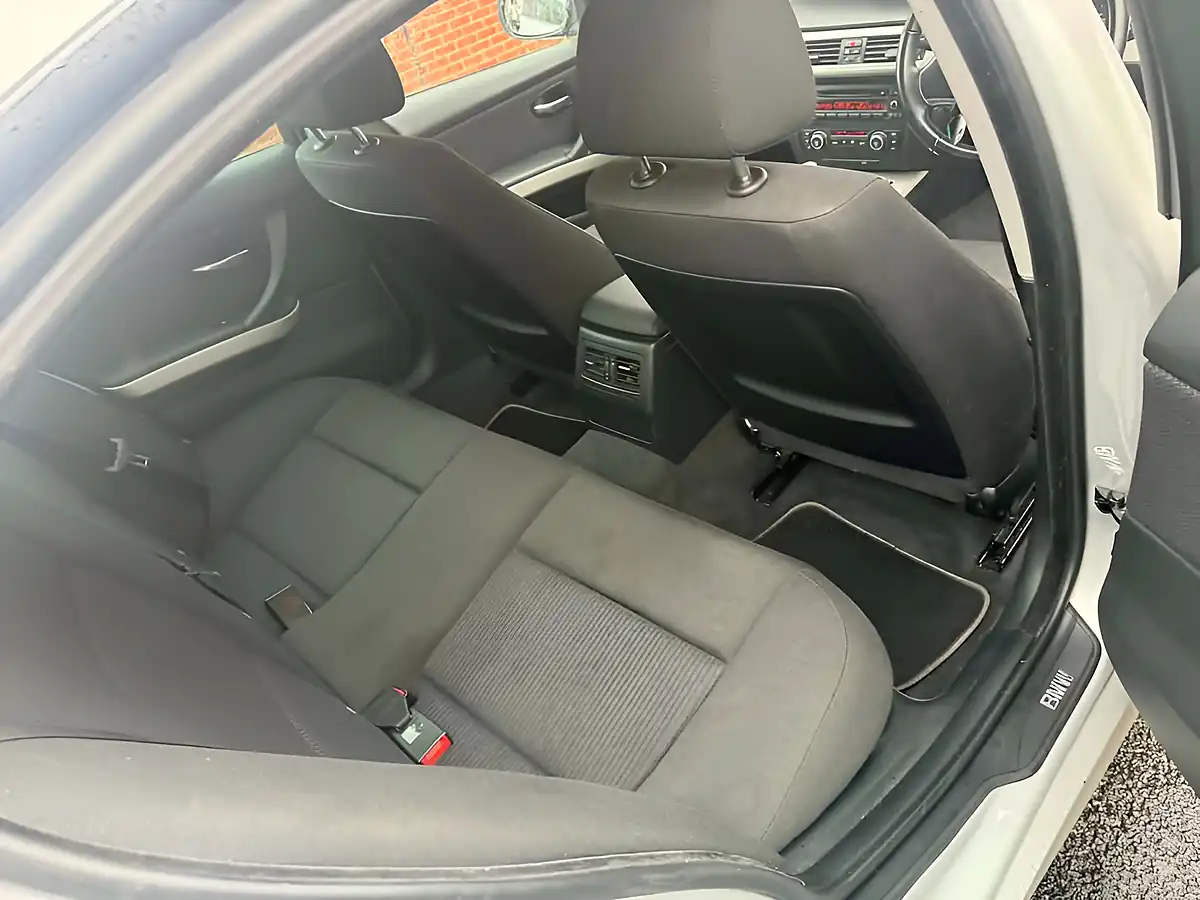 Used 2009 BMW 3 Series Se Silver - Interior and Exterior details 11