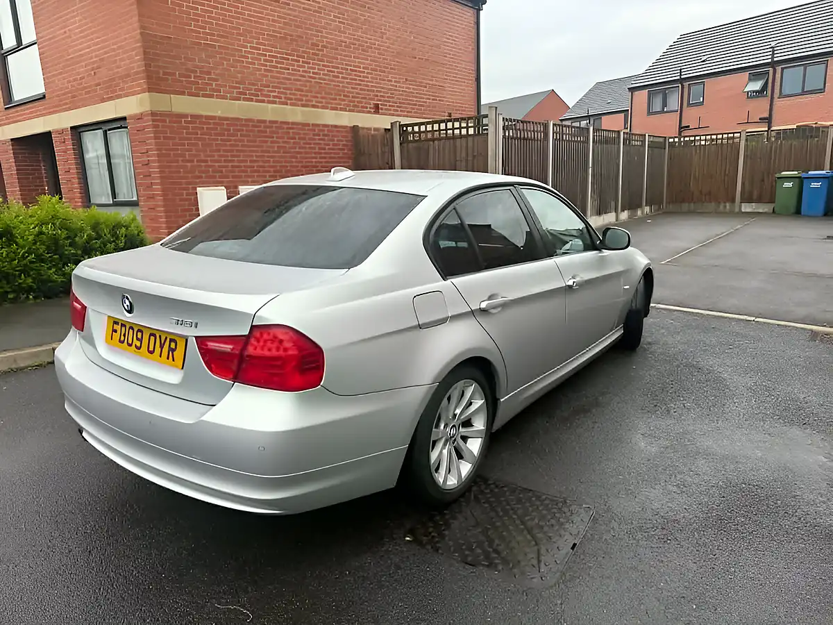 Used 2009 BMW 3 Series Se Silver - Interior and Exterior details 15