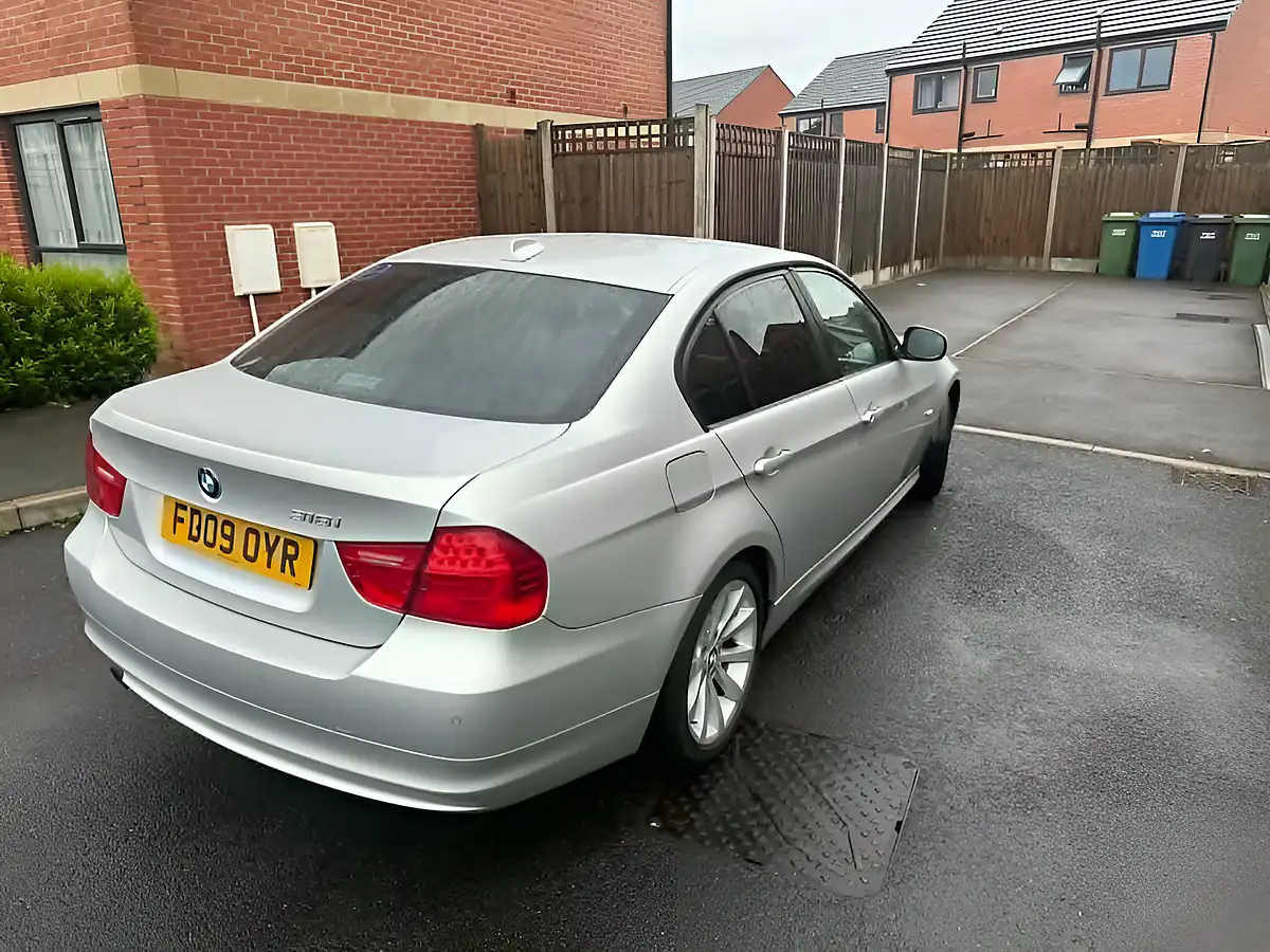 Used 2009 BMW 3 Series Se Silver - Interior and Exterior details 16