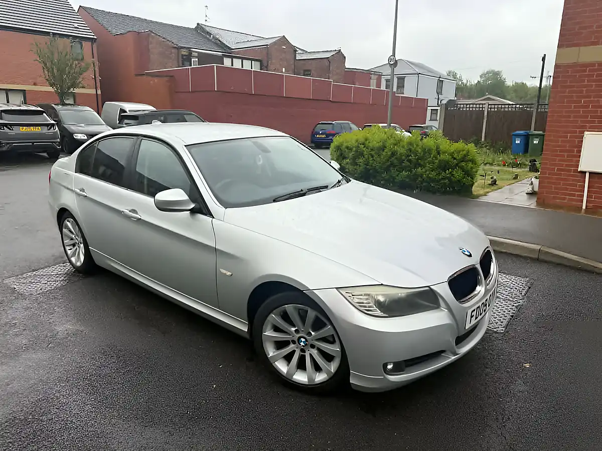 Used 2009 BMW 3 Series Se Silver - Interior and Exterior details 2