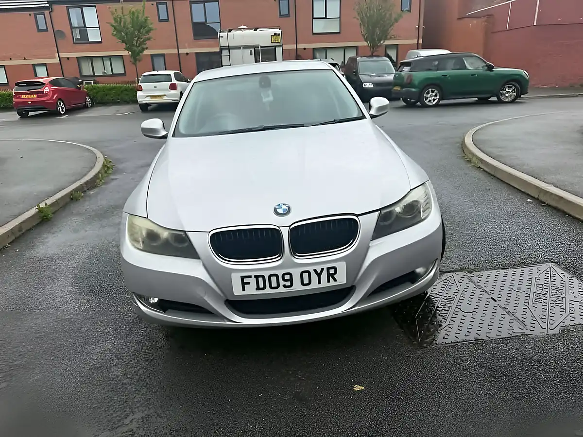 Used 2009 BMW 3 Series Se Silver - Interior and Exterior details 3