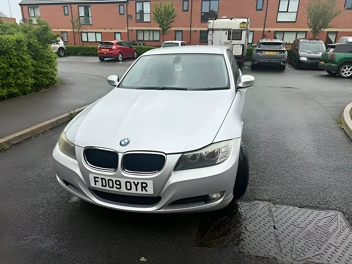 Used 2009 BMW 3 Series Se Silver - Interior and Exterior details 4