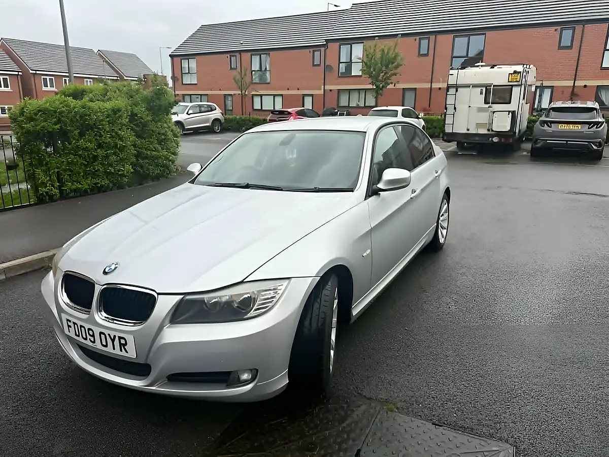 Used 2009 BMW 3 Series Se Silver - Interior and Exterior details 5