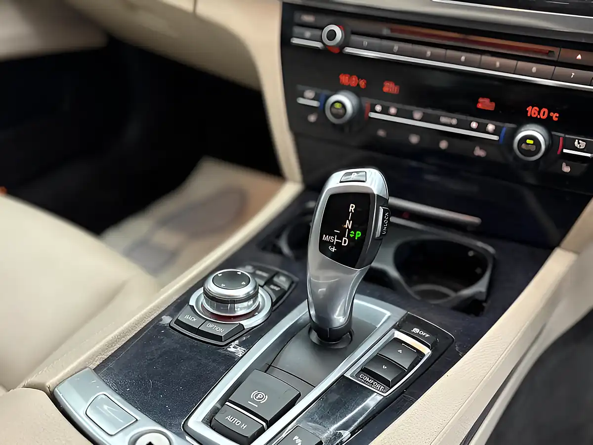 Used 2009 BMW 7 Series Se Black - Interior and Exterior details 10