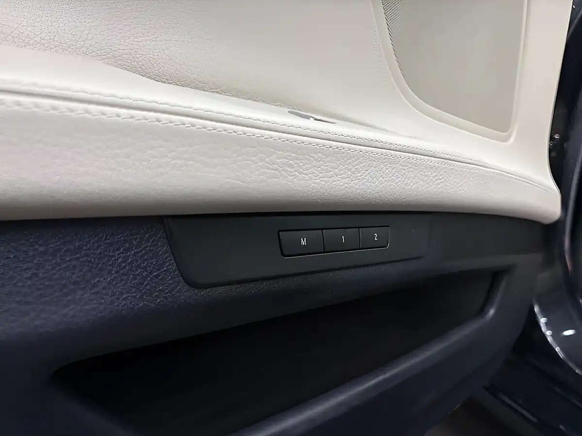 Used 2009 BMW 7 Series Se Black - Interior and Exterior details 15