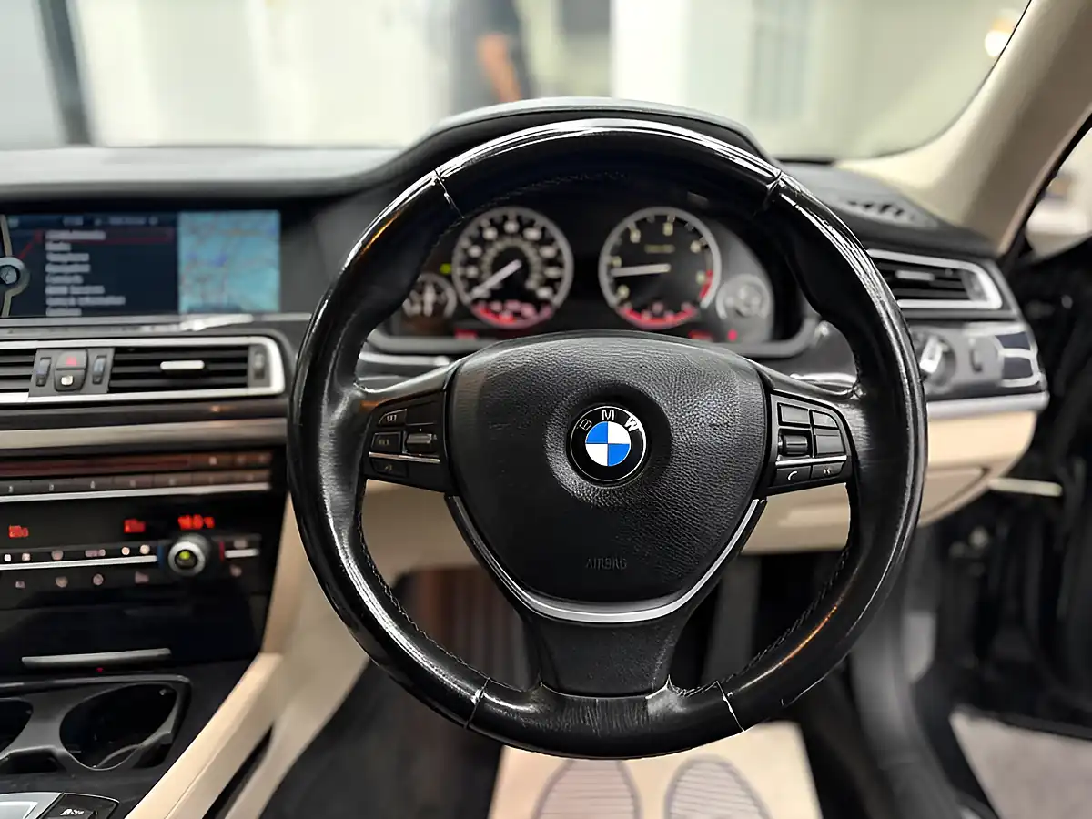 Used 2009 BMW 7 Series Se Black - Interior and Exterior details 18