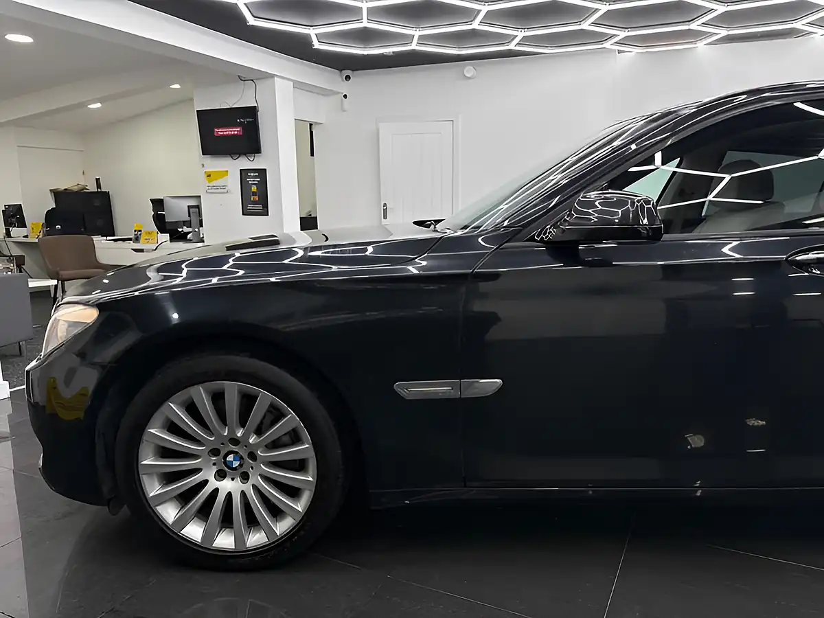 Used 2009 BMW 7 Series Se Black - Interior and Exterior details 9