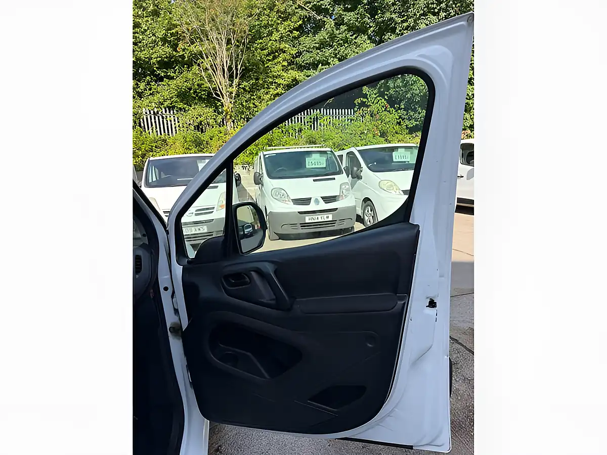Used 2009 Citroen Berlingo Lx White - Interior and Exterior details 15