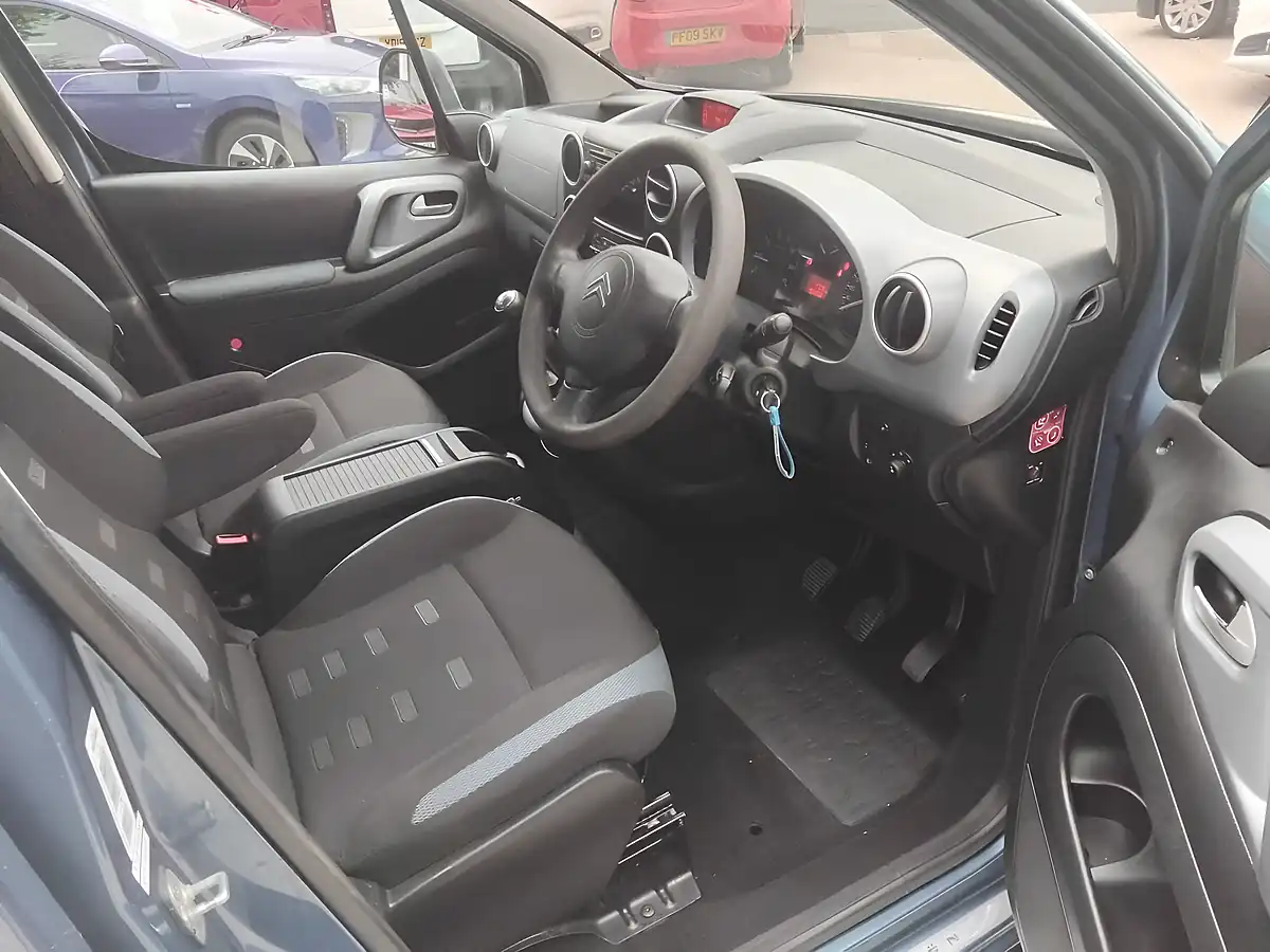 Used 2009 Citroen Berlingo Multispace Xtr Blue - Interior and Exterior details 11