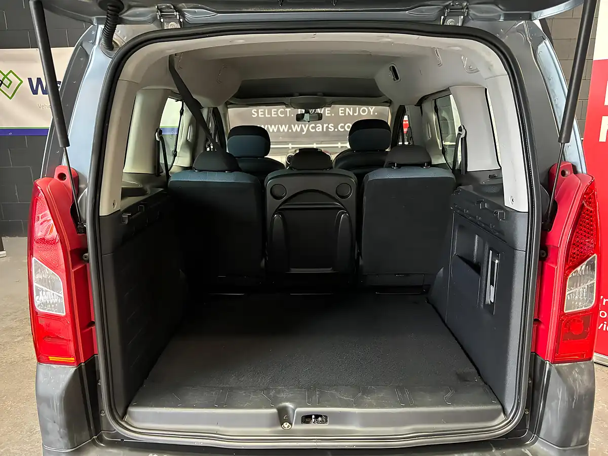 Used 2009 Citroen Berlingo Xtr Multispace Grey - Interior and Exterior details 11