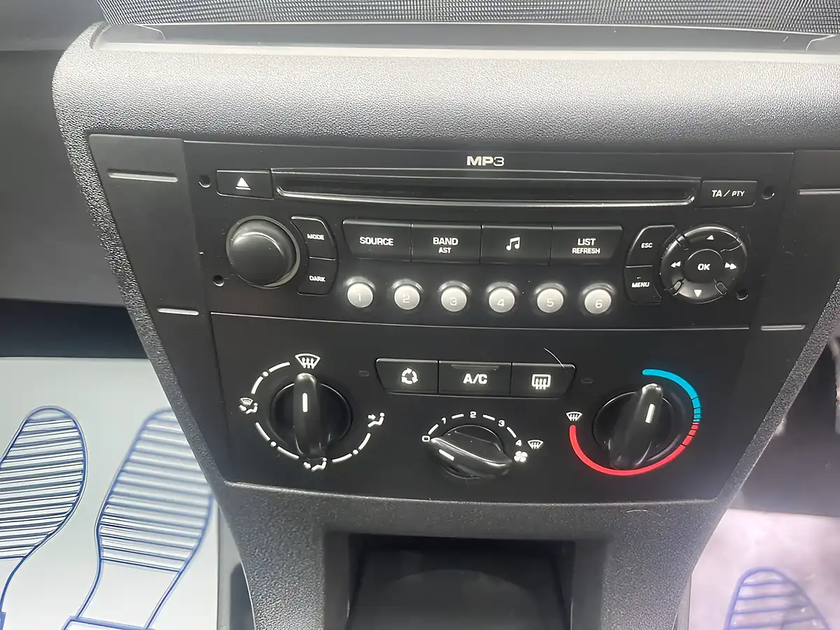 Used 2009 Citroen C4 Cachet Silver - Interior and Exterior details 13