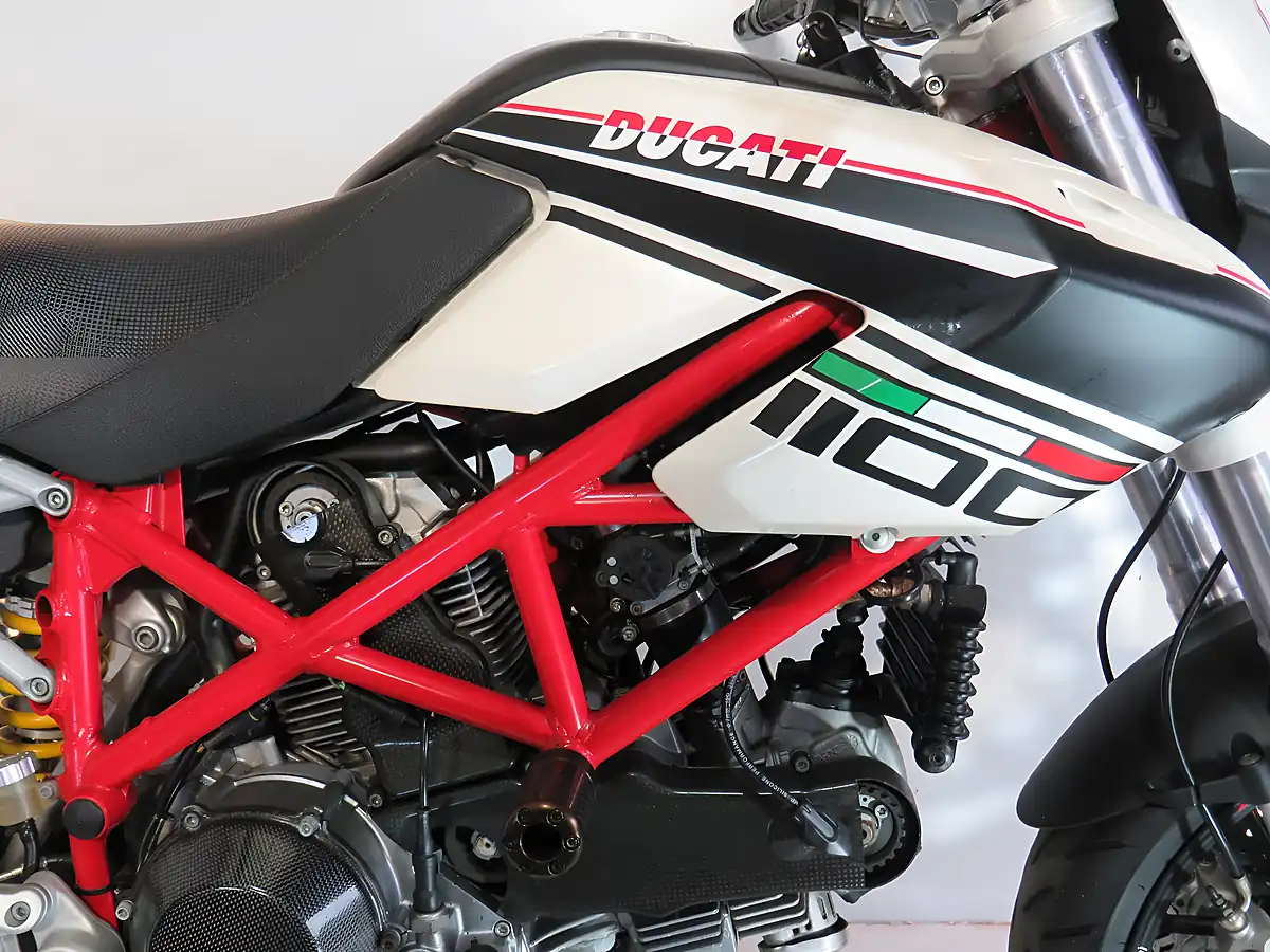 Used 2009 Ducati Hypermotard 1100 White - Interior and Exterior details 14