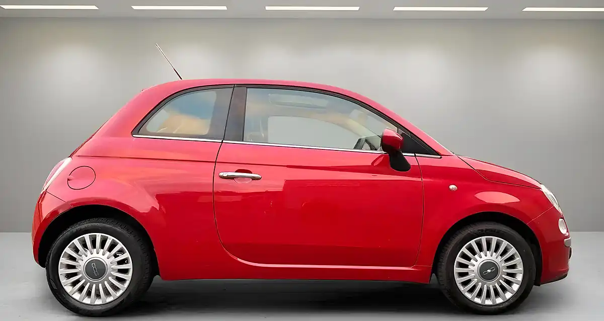 Used 2009 Fiat 500 Lounge Red - Interior and Exterior details 4