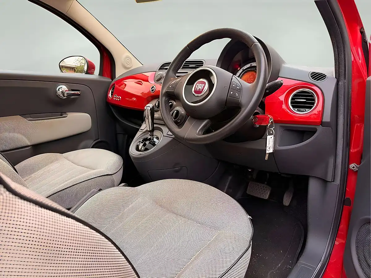 Used 2009 Fiat 500 Lounge Red - Interior and Exterior details 8