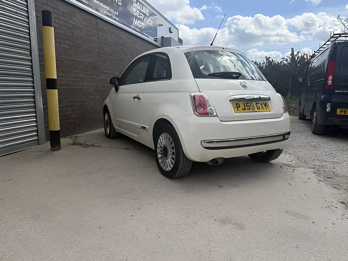 Used 2009 Fiat 500 Lounge White - Interior and Exterior details 10
